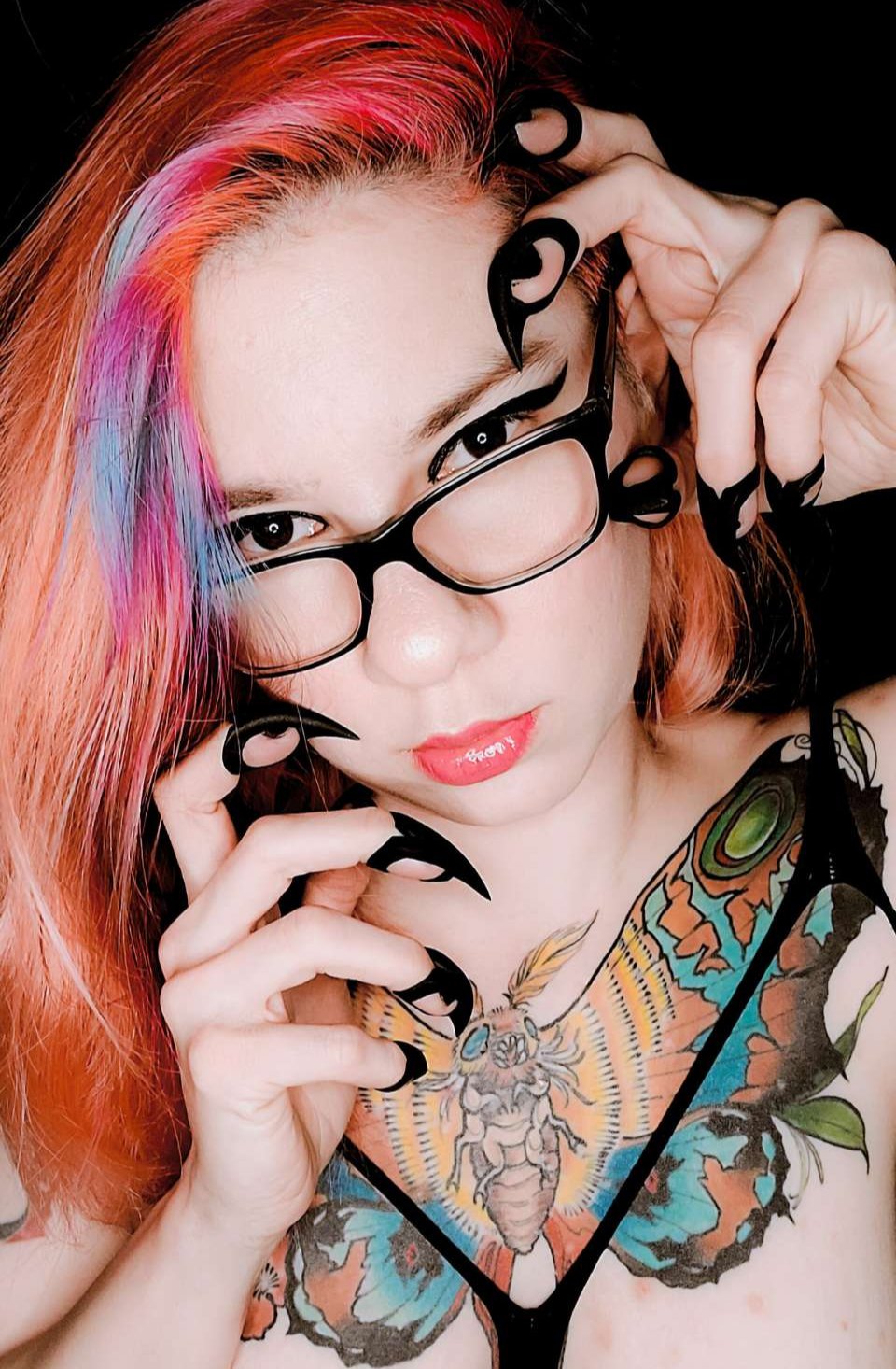 kink fetish bdsm claws being used